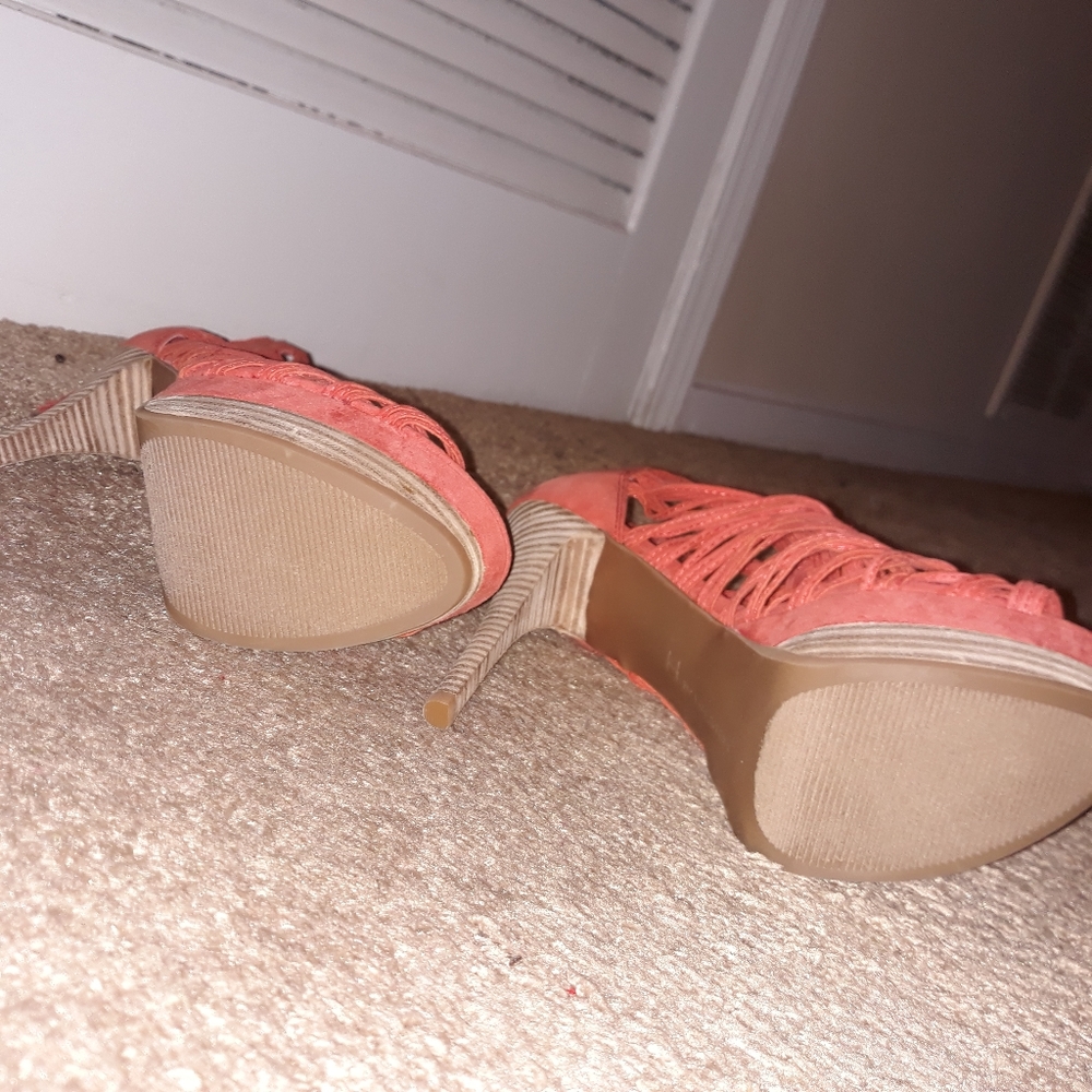 HALSTON..5inch heels size 9.5..Vibrant Orange - Picture 5 of 8